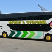 Bus van 44 of van 66 personen.